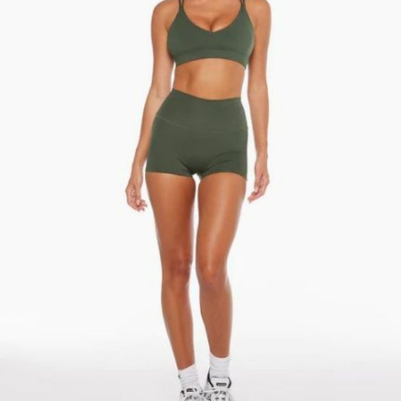 Serenity Scrunch Shorts 2" XS - Picture 1 of 5